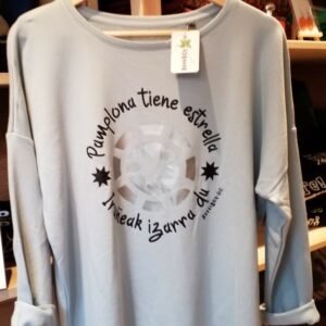 sudadera amplia pamplona tiene estrella