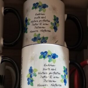 taza endrinas y Patxaran de Navarra