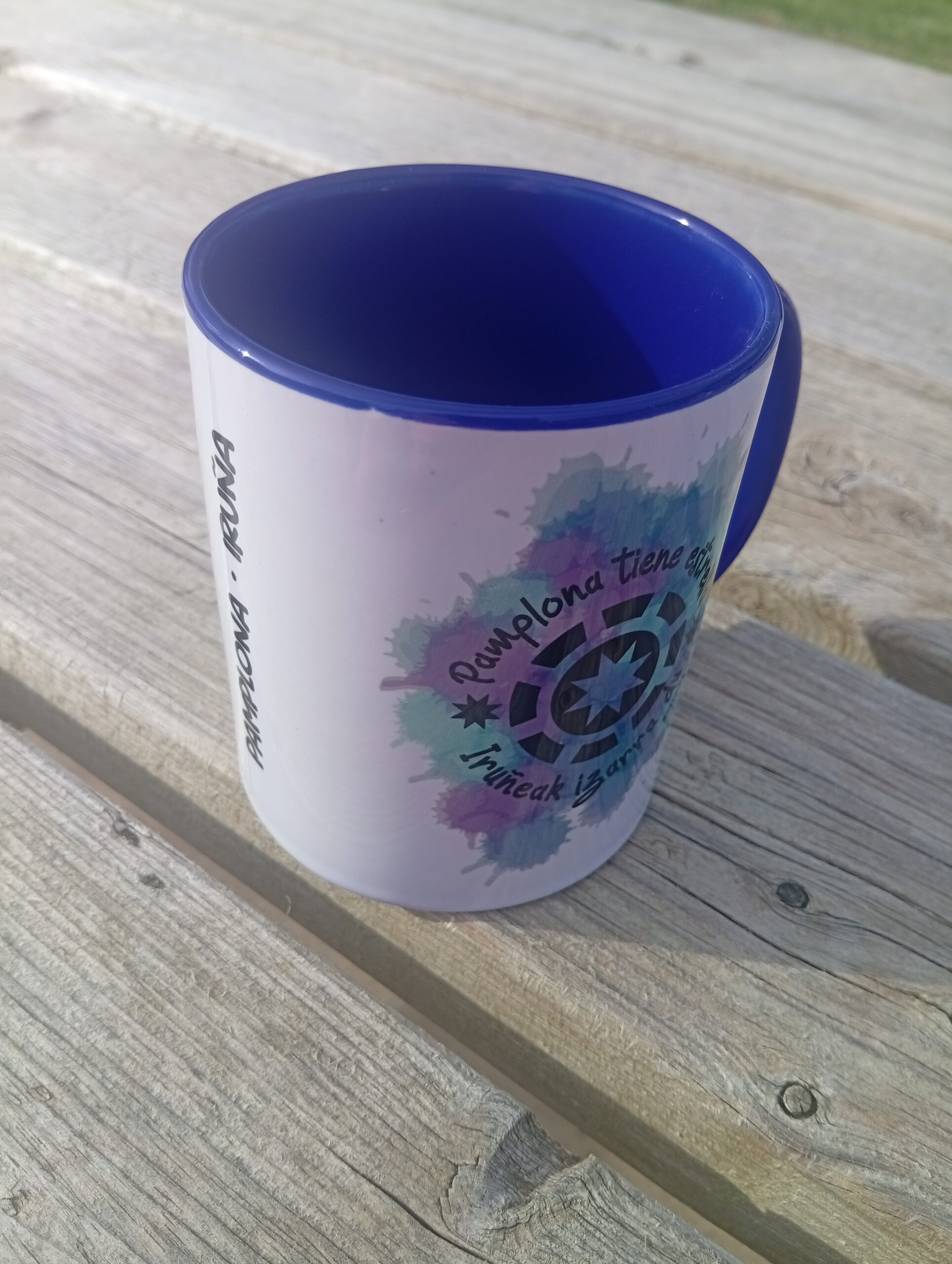 Taza Pamplona tiene estrella – Edición Azul . Pamplona Has a Star Mug – Blue Edition Taza Pamplona tiene estrella – Edición Azul . Pamplona Has a Star Mug – Blue Edition