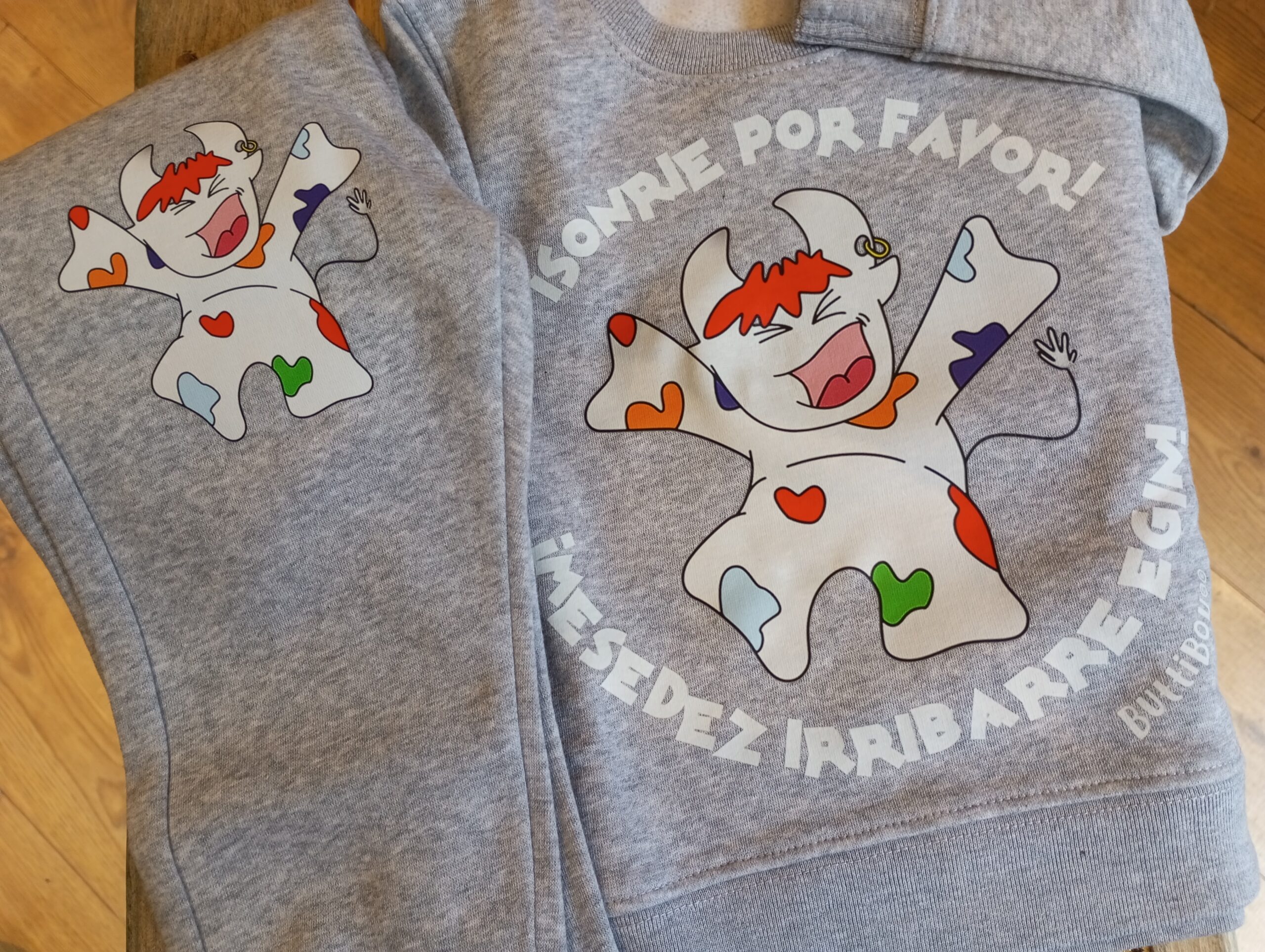 conjunto sonríe por favor