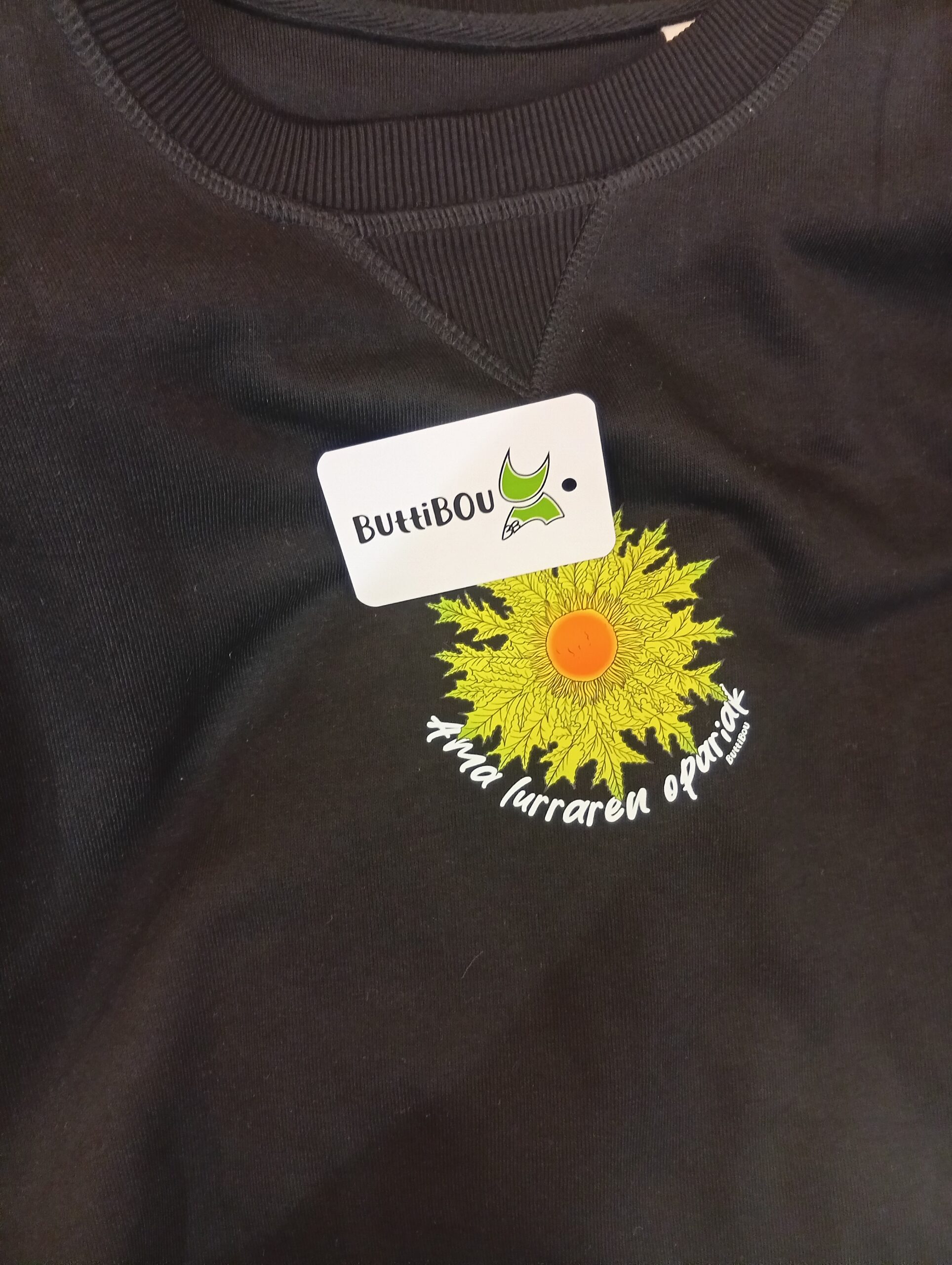Sudadera eguzkilore verde lima medallón Sudadera eguzkilore verde lima medallón