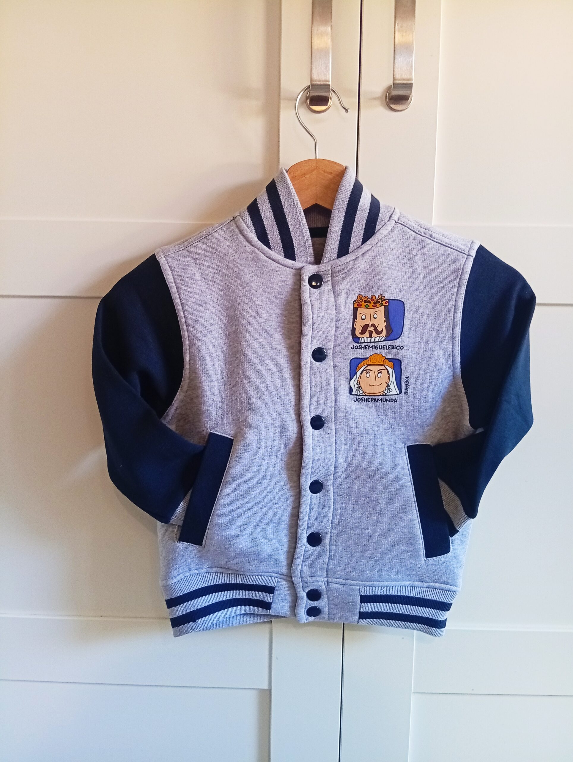 Sudadera High School Gigantes de Pamplona – Detalle frontal Sudadera High School Gigantes de Pamplona – Detalle frontal